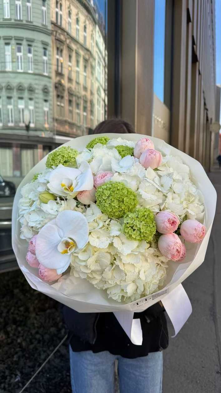Hydrangea and Peony Rose Mix