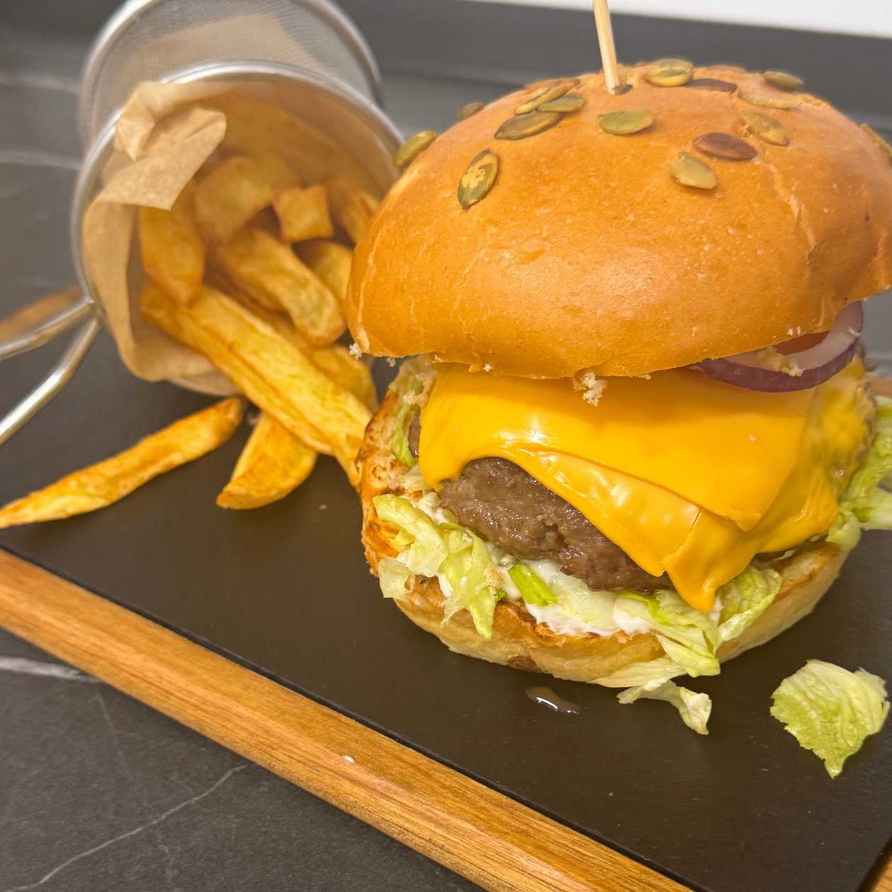 Cheeseburger Menu + French Fries