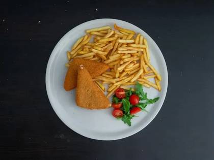 Smažený sýr s hranolkami