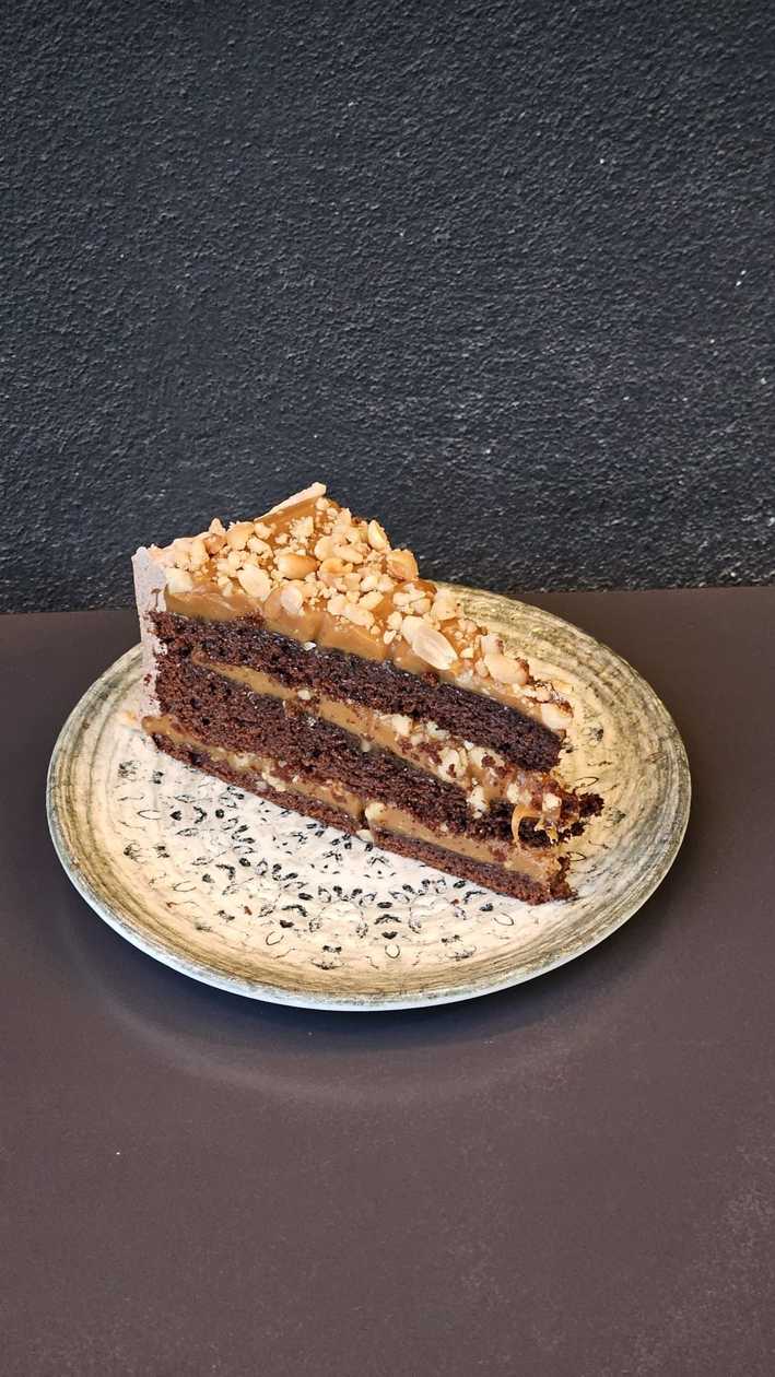 Chocolate caramel& peanut cake