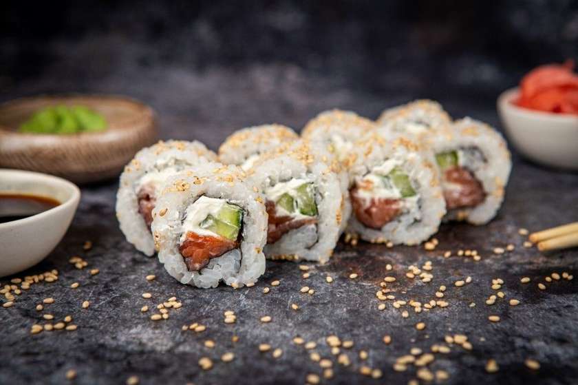 #25 Smoked salmon maki 8pcs