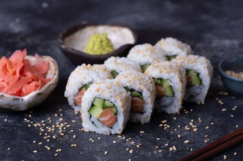 #19 Salmon Maki 8pcs