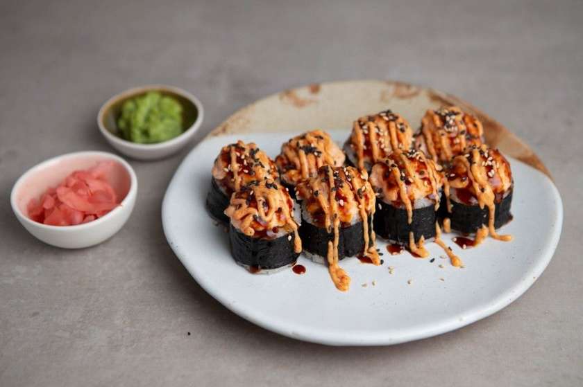 #99 Baked Spicy Salmon maki 8pcs