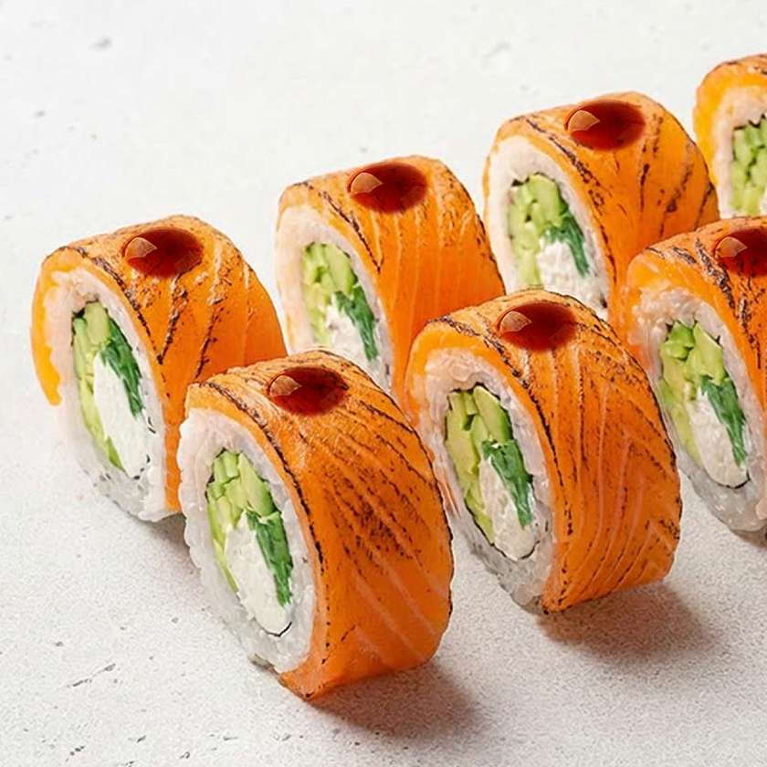 Прем'єр з лососем гриль рол