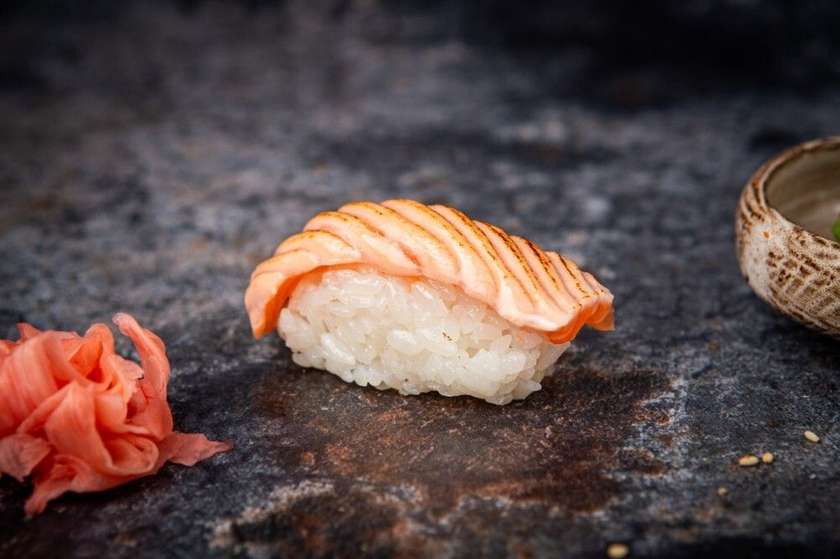 #61 Tataki salmon nigiri 1pcs
