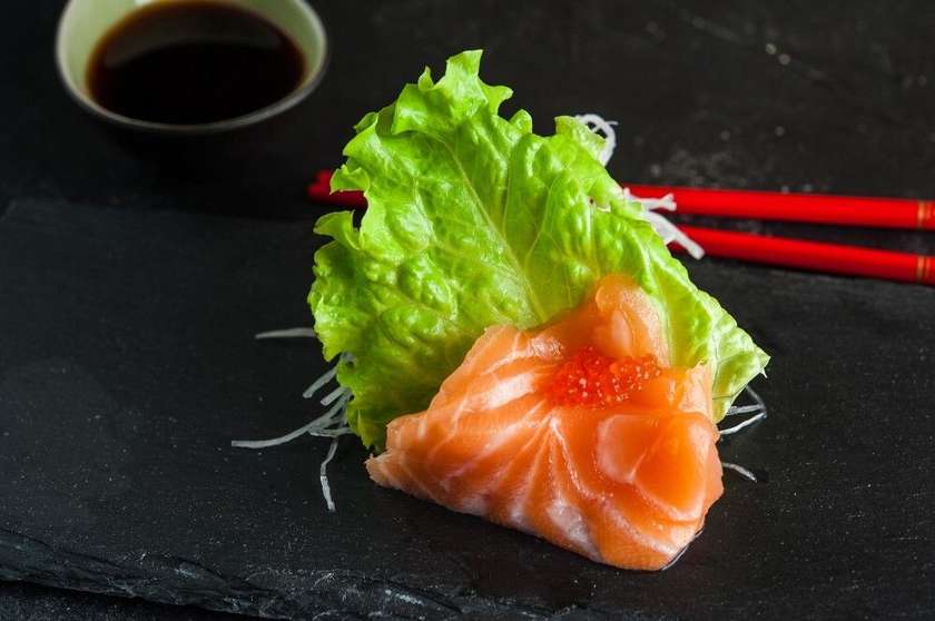 #62 Sashimi with salmon 3pcs