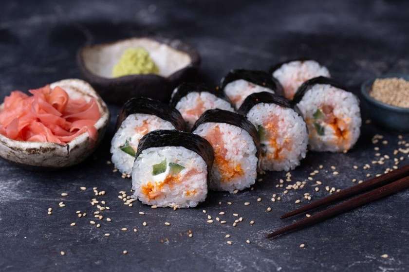 #128 Nori smoked salmon maki 8pcs.