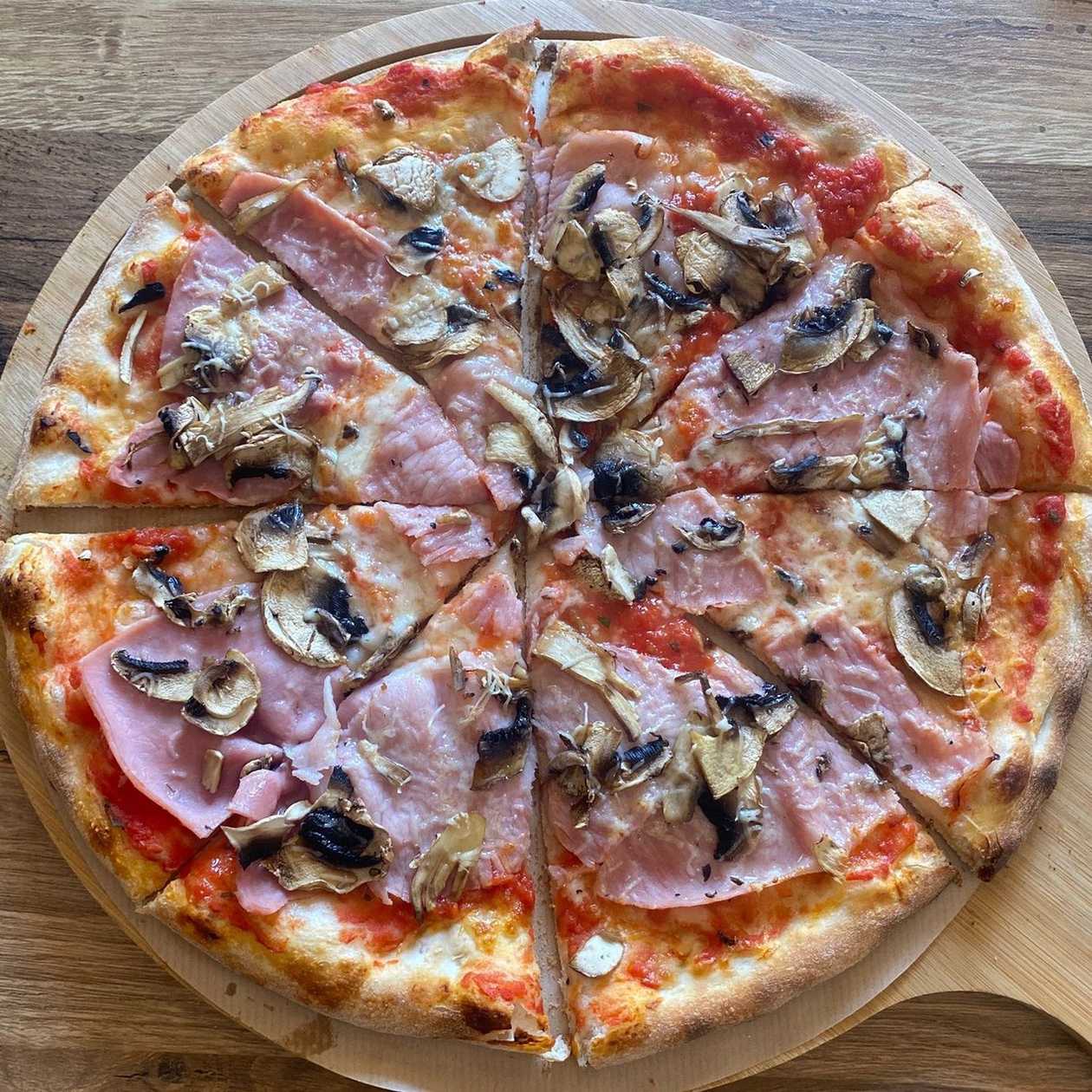 Pizza Prosciutto e Funghi
