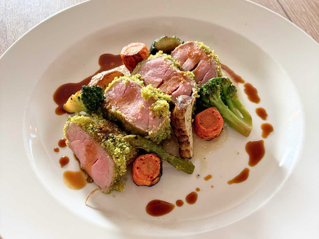 136. Sous-vide Filetto Di Maiale In Crosta Di Aromi (200 g)