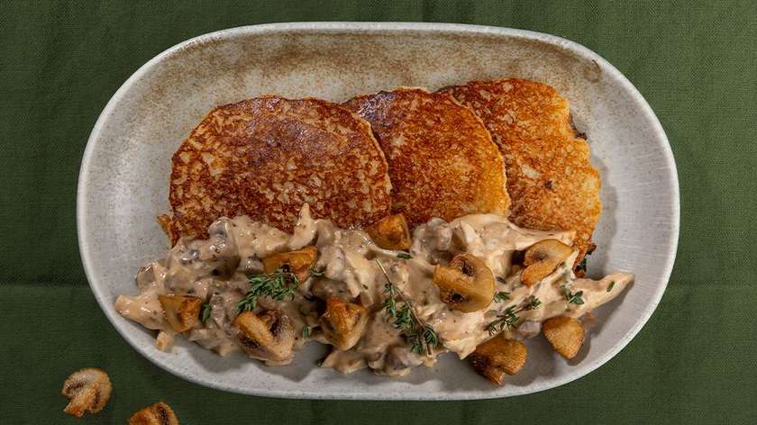 Potato pancakes with chicken and mushroom sauce