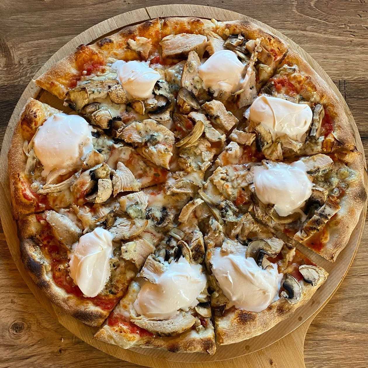 Pizza with Chicken Breast and Sour Cream