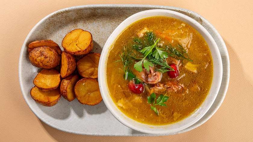 Sauerkraut soup with smoked pork shank