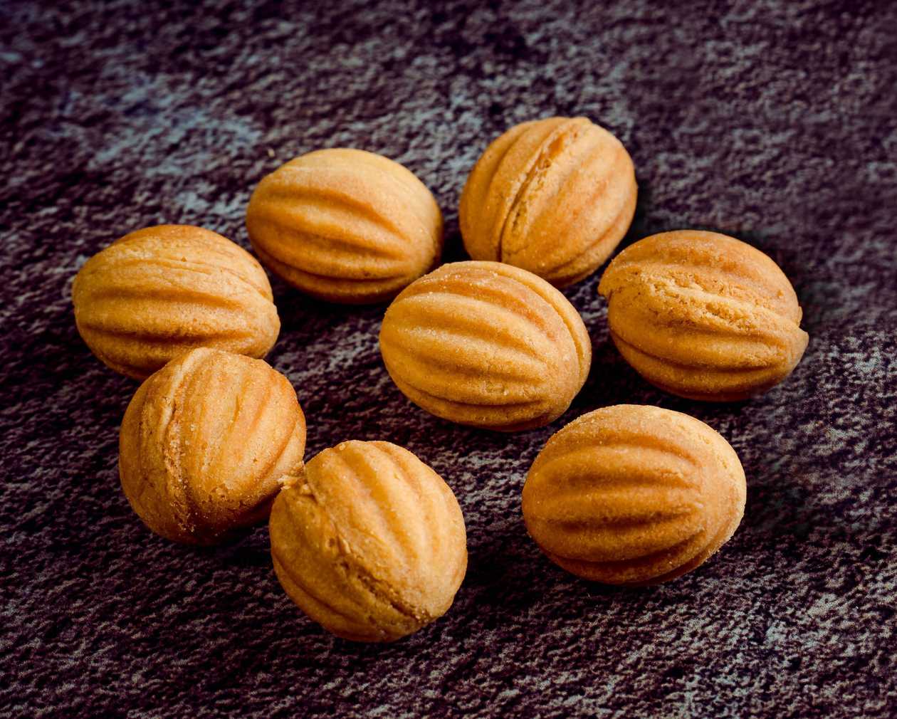 Nuts with condensed milk 8 pcs