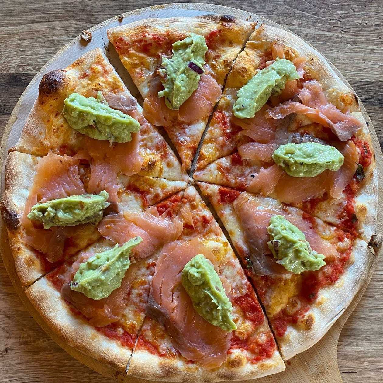 Pizza with Salmon and Guacamole
