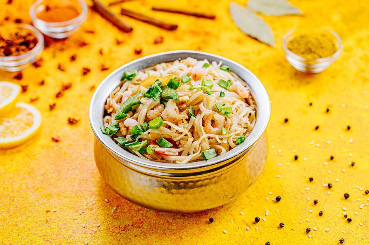 126. Rice noodles with shrimps