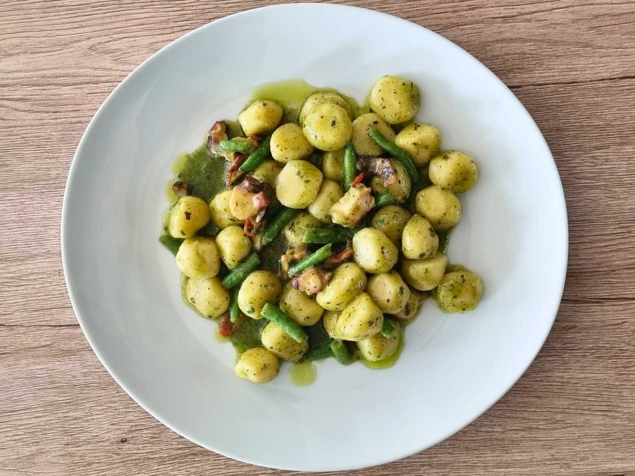 85. Gnocchi Caserecci Al Pesto, Polpo E Fagiolini