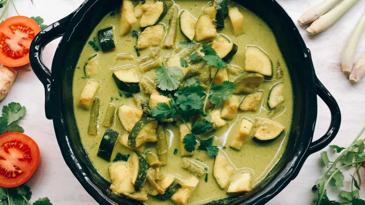 Thajské zelené kari s cuketou a zelenými fazuľkami /A2, 4, 14/