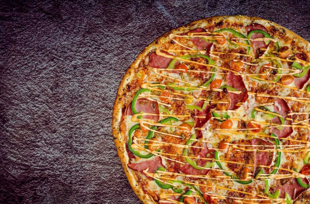 Beef pizza with harissa sauce 30cm