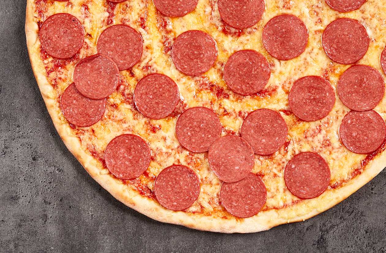 Salami pizza 23cm