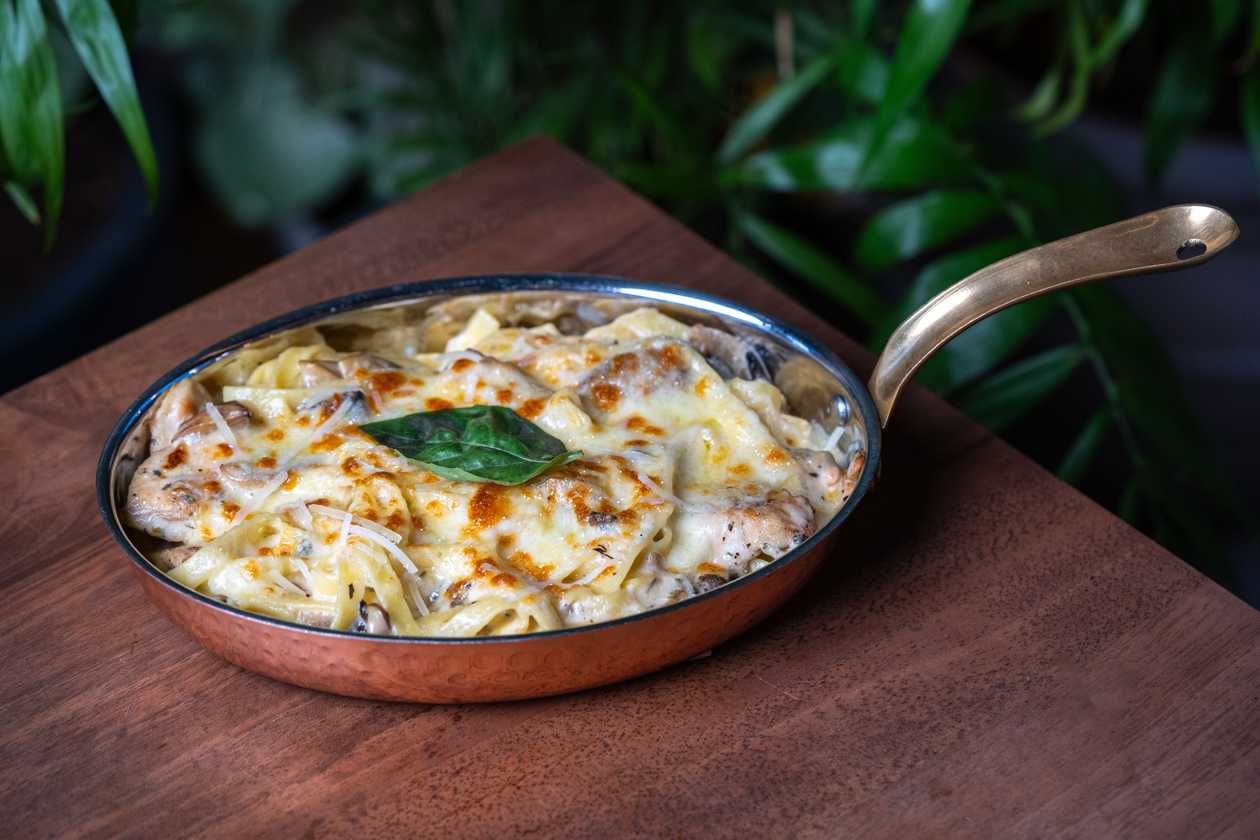 Fettuccini Chicken Alfredo (250g)