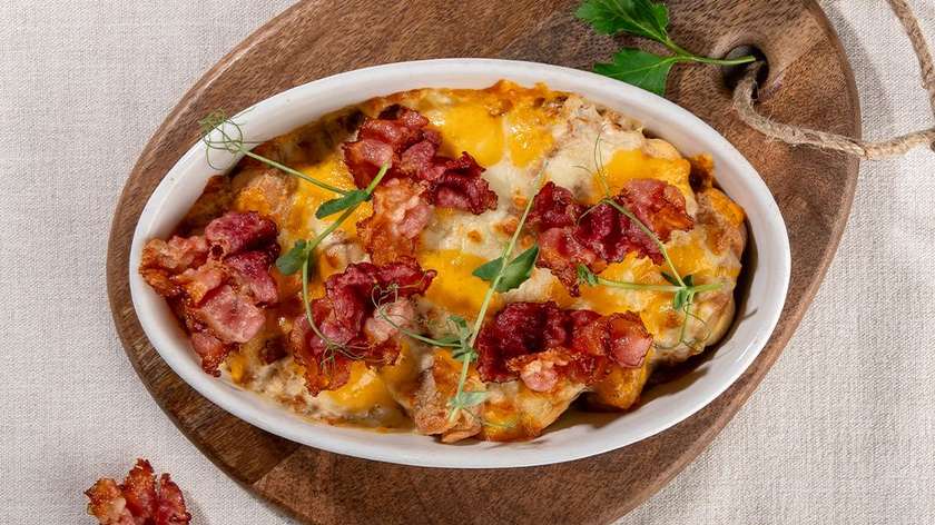 Fried pork dumplings with chanterelle and bacon sauce
