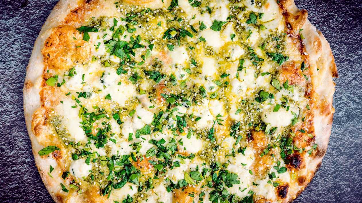 Four cheese and Pesto pica 23cm