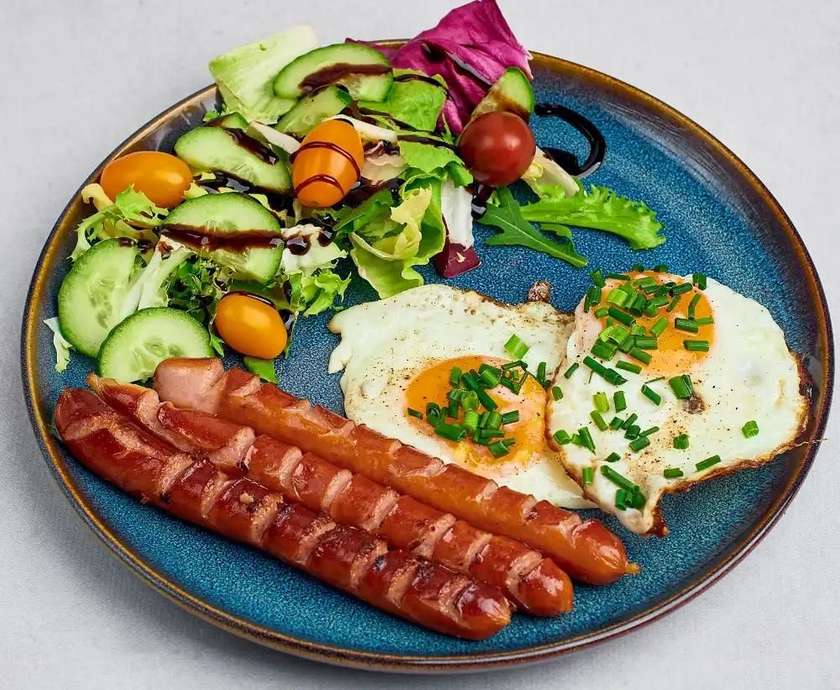 FRANKFUTERKI Z JAJKIEM SADZONYM