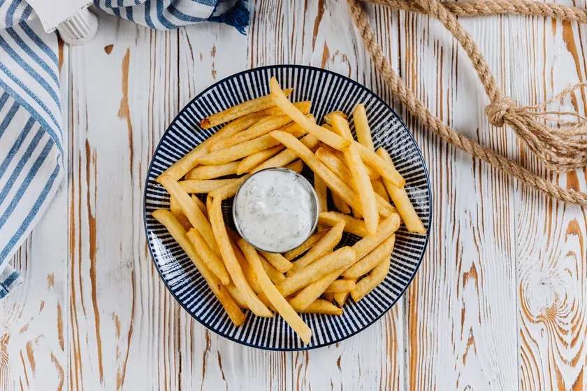 Картопля фрі та соус