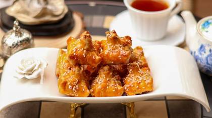 Stuffed Date Pastry (100g)