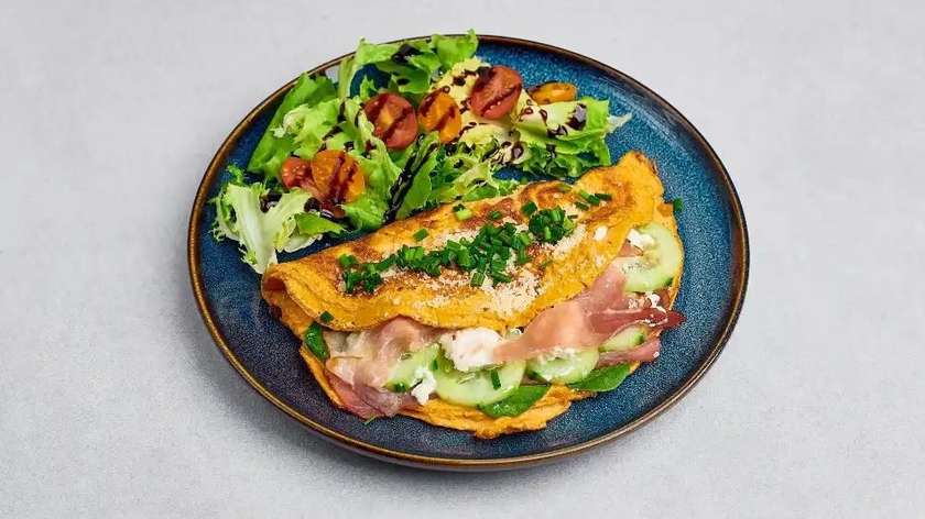 OMLET Z SZYNKĄ SZWARCWALDZKĄ