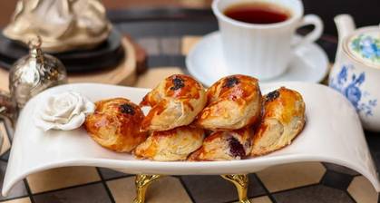 Cherry Croissant (100g)