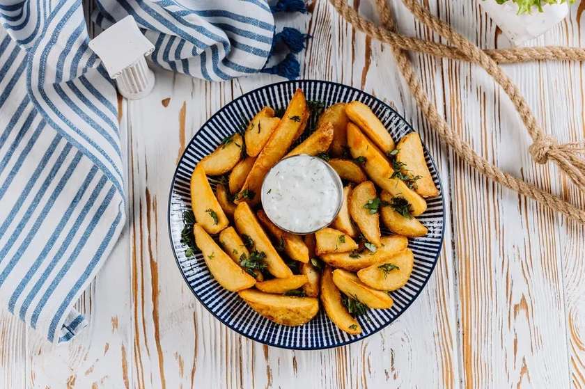 Картопля по-селянськи та соус