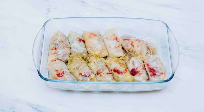 Cabbage Rolls with Pomegranate Sauce (300 g)
