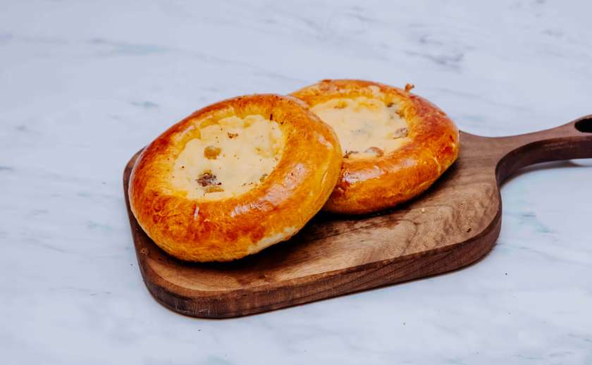 Cheese and Raisin Bun (ed)