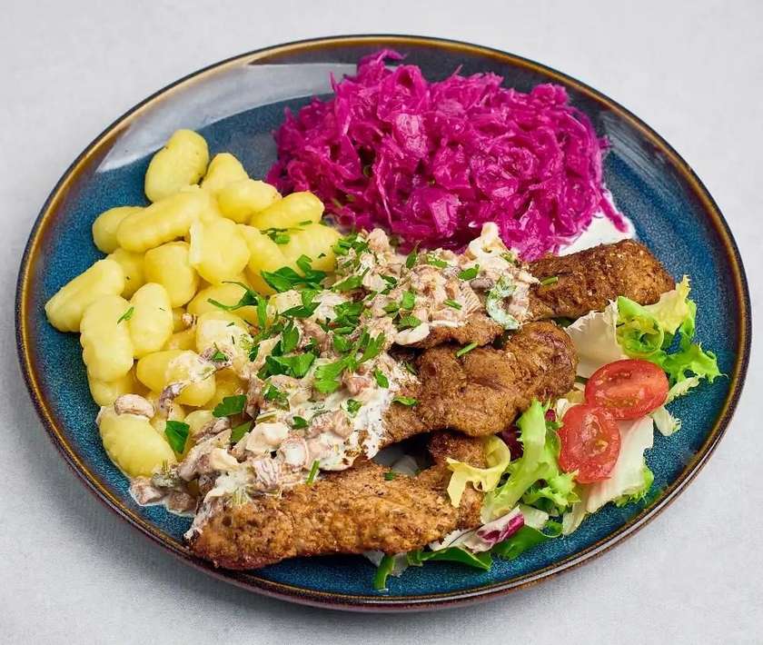 GRILLOWANE POLĘDWICZKI WIEPRZOWE W SOSIE KURKOWYM