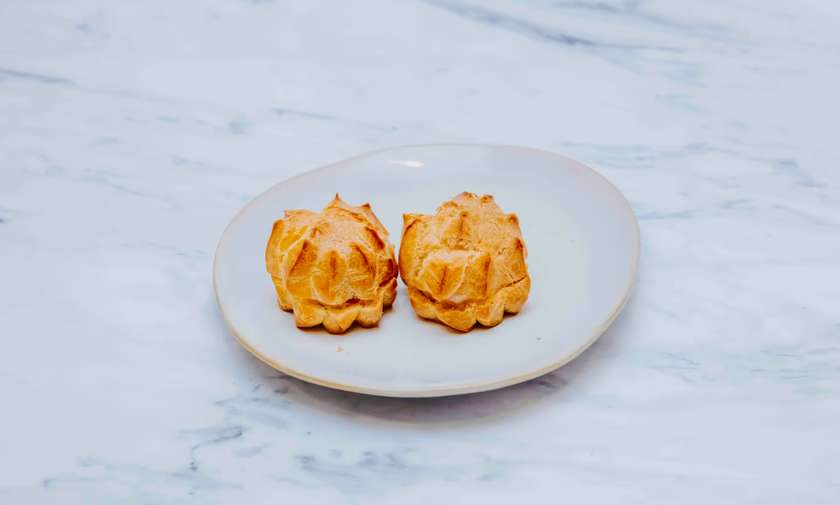 Cherry Cream Eclair (100g)