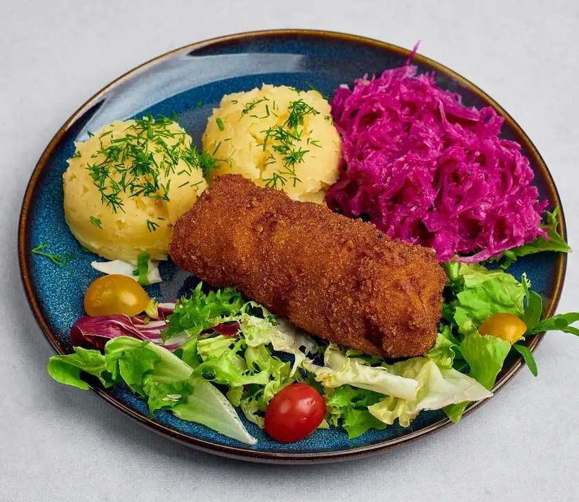 SCHAB FASZEROWANY PIECZARKAMI I SEREM ŻÓŁTYM