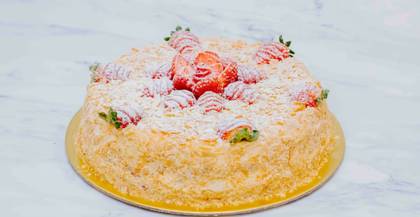 Napoleon Pastry with Strawberry (250 g) (slices)