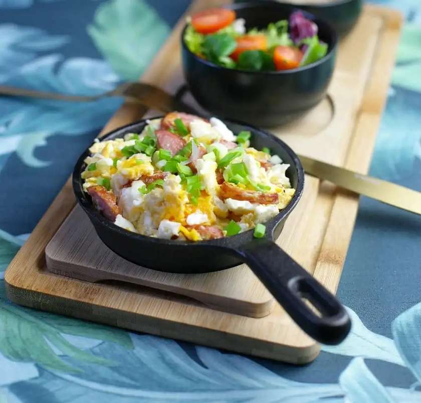 JAJECZNICA Z KIEŁBASĄ