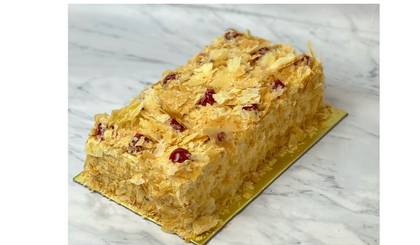 Jozefina Whole Medium with Cherry (10 persons)