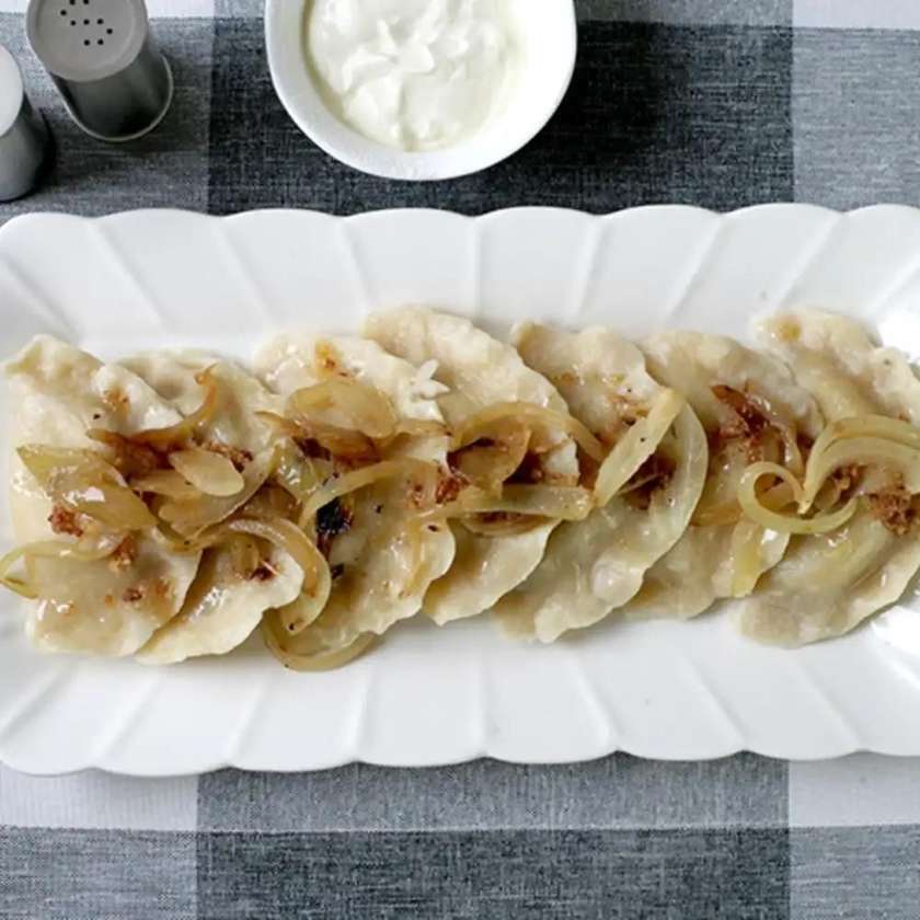 PIEROGI ZE SZPINAKIEM I TOFU Z SURÓWKĄ