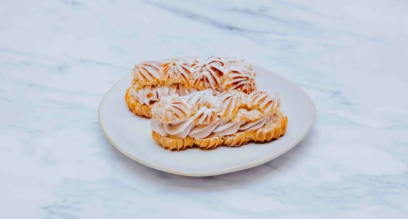 Rose Eclairs (100g)