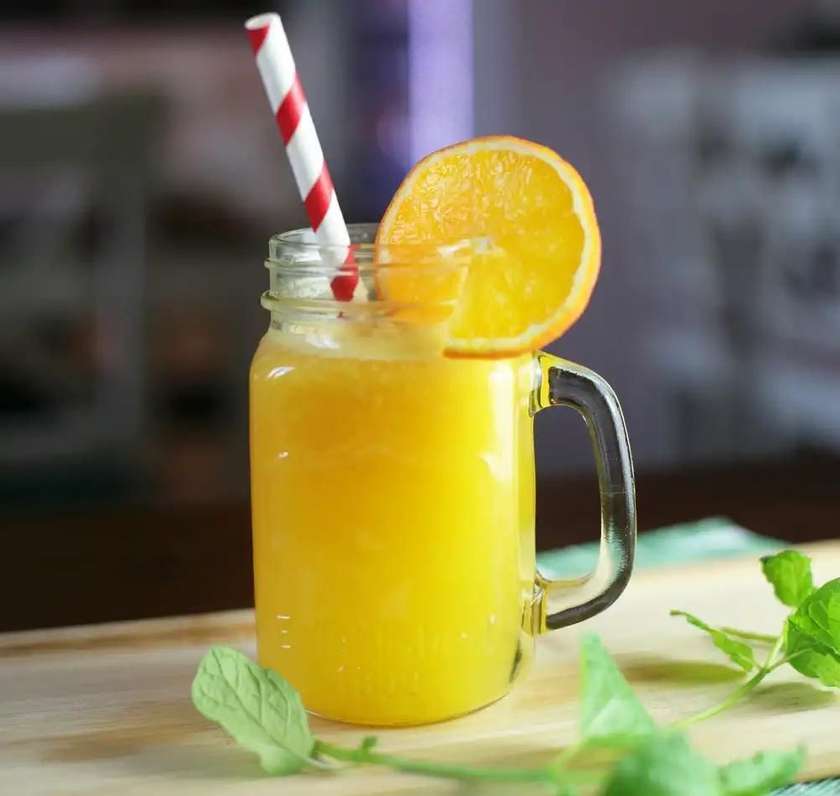 ŚWIEŻO WYCISKANY SOK Z POMARAŃCZY