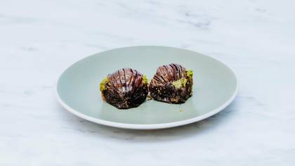 Turkish Classic Baklava (Chocolate Walnut) (piece)