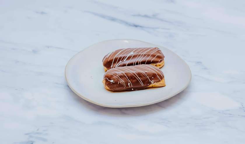 Chocolate Eclair (100g)
