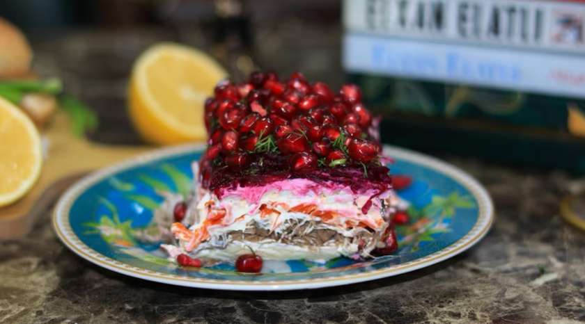 Salad with Beef and Pomegranate (200 g)
