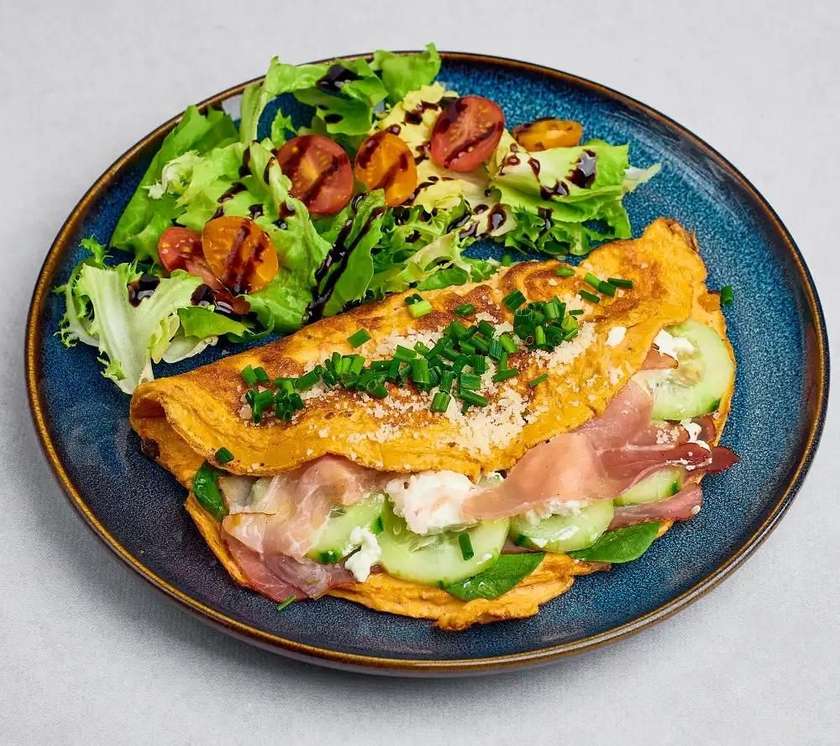 OMLET Z KINDZIUKIEM I SEREM ŻÓŁTYM