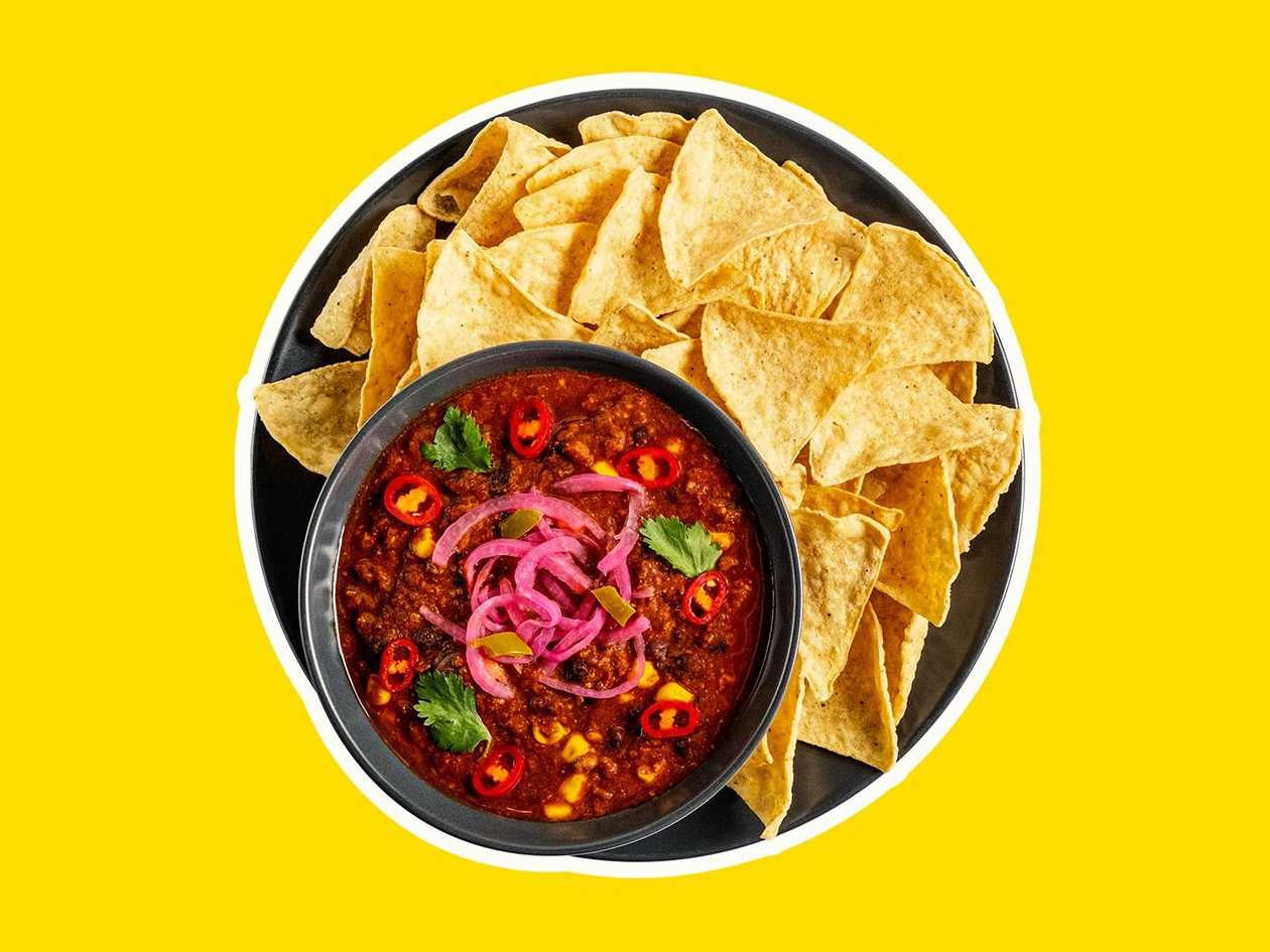 Chili con carne with chips