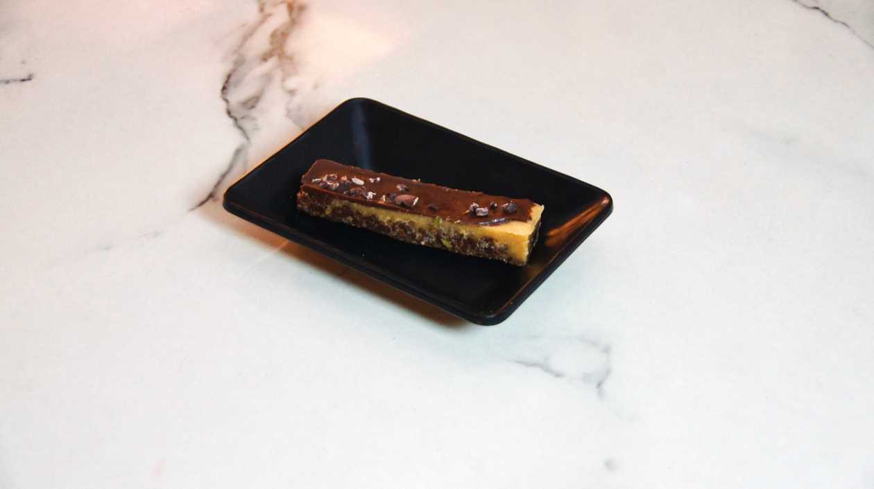 Chocolate & Peanut Butter Slice 🌱