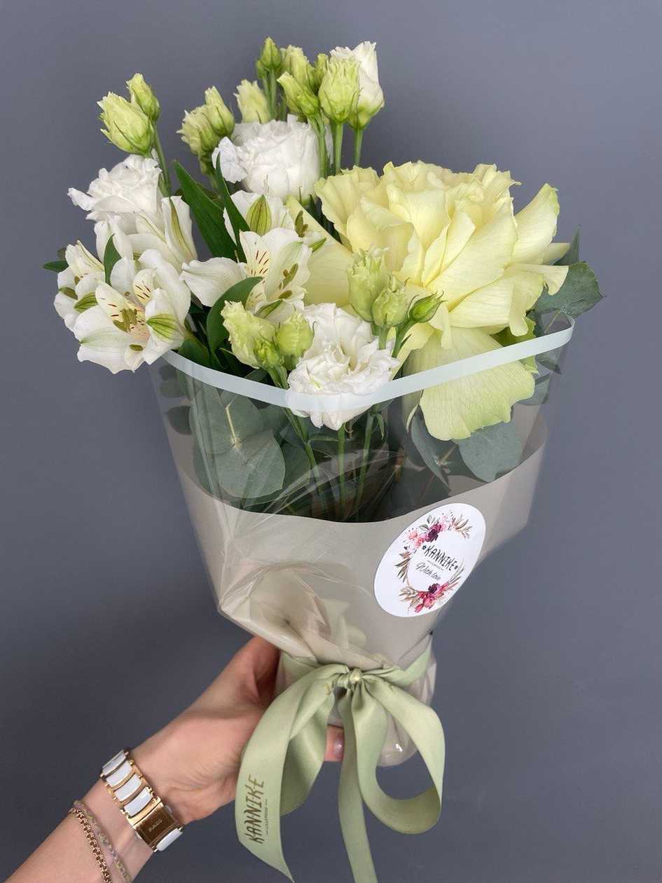 Flower arrangement - white